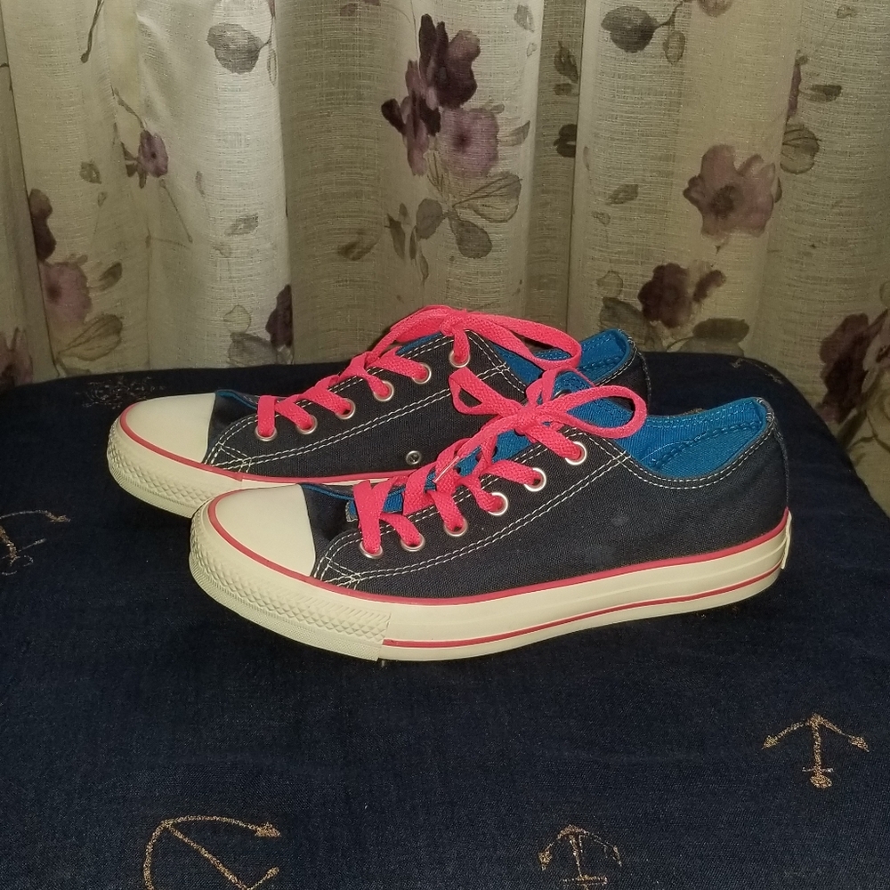 Converse - Picture 2 of 5